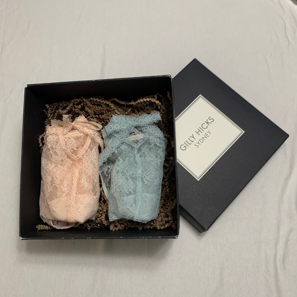GILLY HICKS panties 2pcs gift set